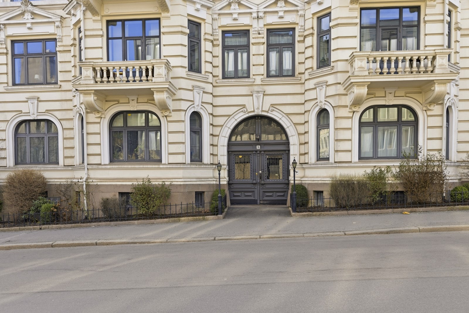 Sameiet Løkkeveien 5 består av 10 seksjoner fordelt over 5 etasjer Galleribilde