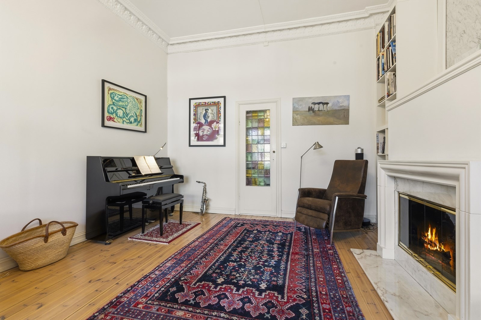 Større arbeider de siste år: nytt tak, nytt pipeløp, restaurert vinduer i oppgang/dører i kjeller/vinduer i baktrapp, utbedring av fukt i kjeller, montert branndør i kjeller, opparbeidet bakgård, m.m. Galleribilde