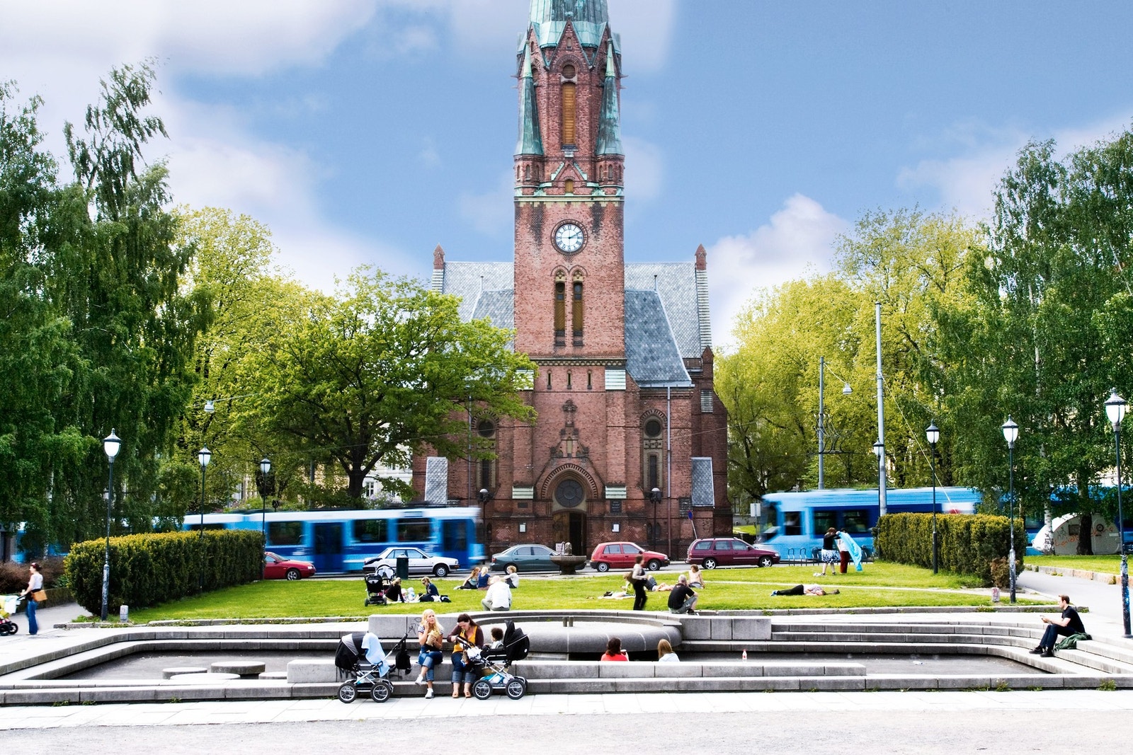 Birkelunden ligger kun en kort spasertur unna og er et populært samlingspunkt med grøntarealer, parkbenker og yrende liv store deler av året. Her bor du med umiddelbar nærhet til både rekreasjon og byliv. Galleribilde
