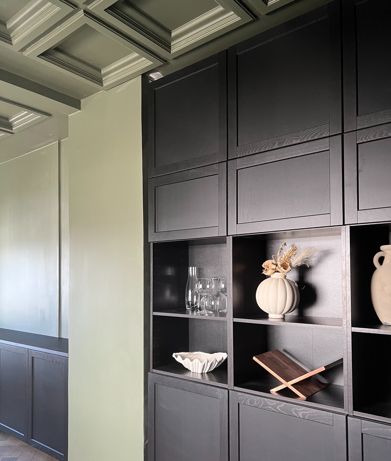 Detaljer spisestuen. Galleribilde