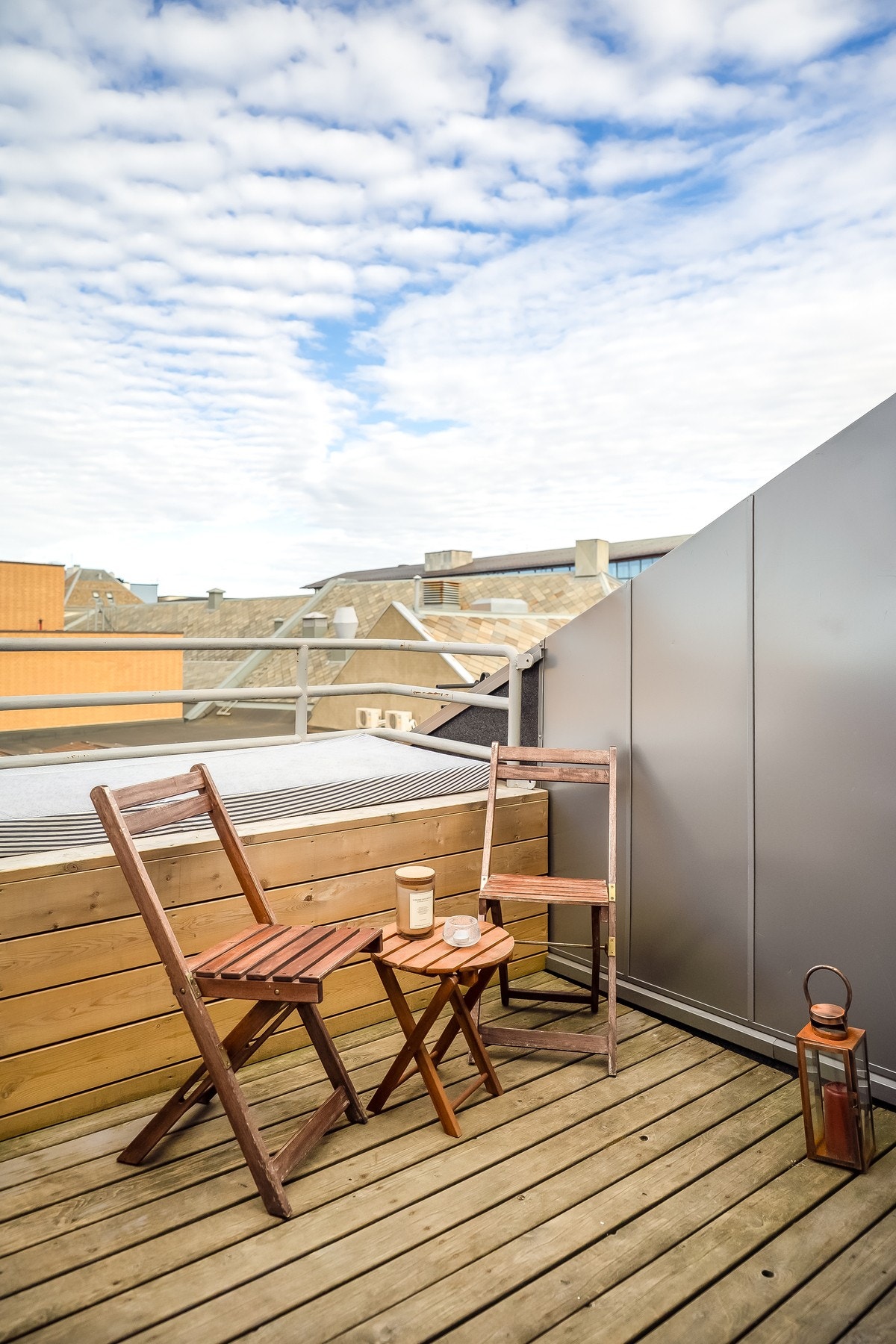 Nordvendte takterrassen har sol hele dagen med gode møbleringsmuligheter. Galleribilde