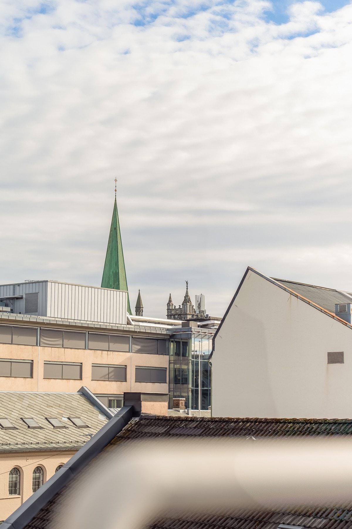 Utsikt sydvendt takterrasser mot Nidarosdomen . Galleribilde