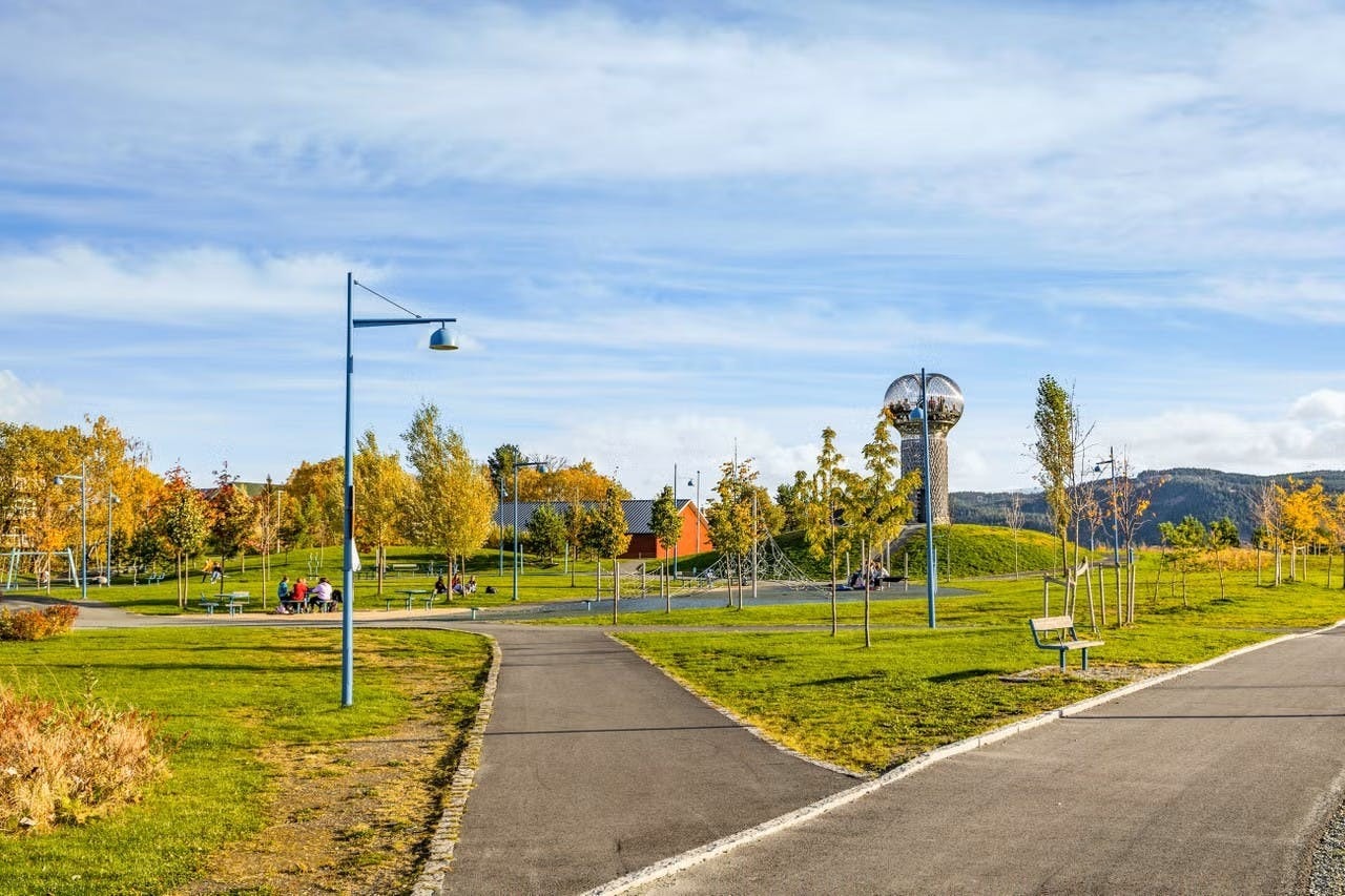 Kun 2-3 minutters gange til Tillerparken med sine flotte rekreasjonsområder Galleribilde
