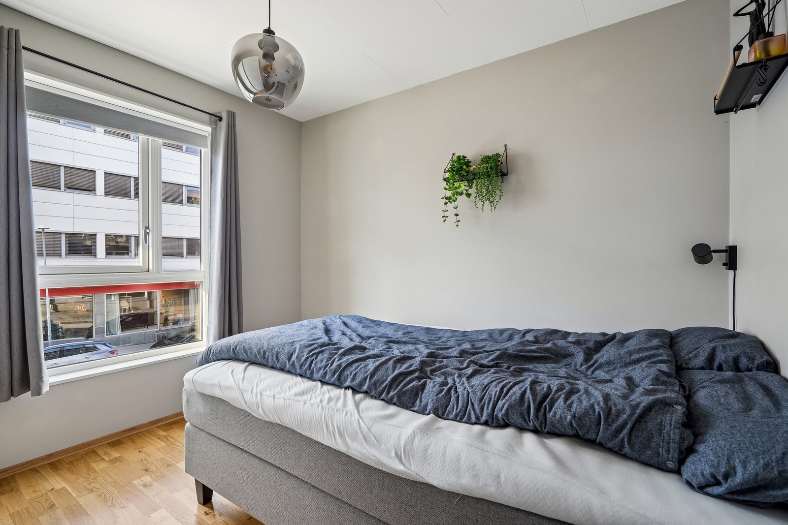 Romslig soverom. Galleribilde