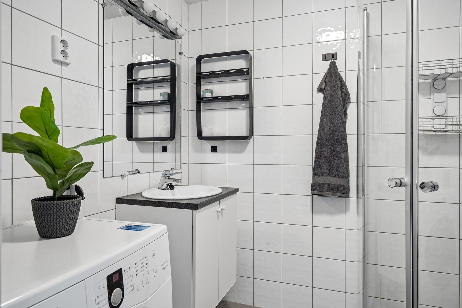 Smart løsning med innfellbare dusjdører. Galleribilde