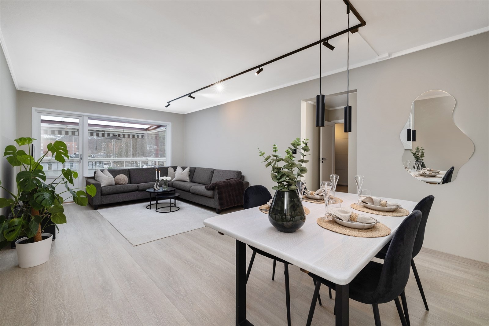 Oppvarming skjer via radiatorer og fjernvarme fra Vardar Galleribilde