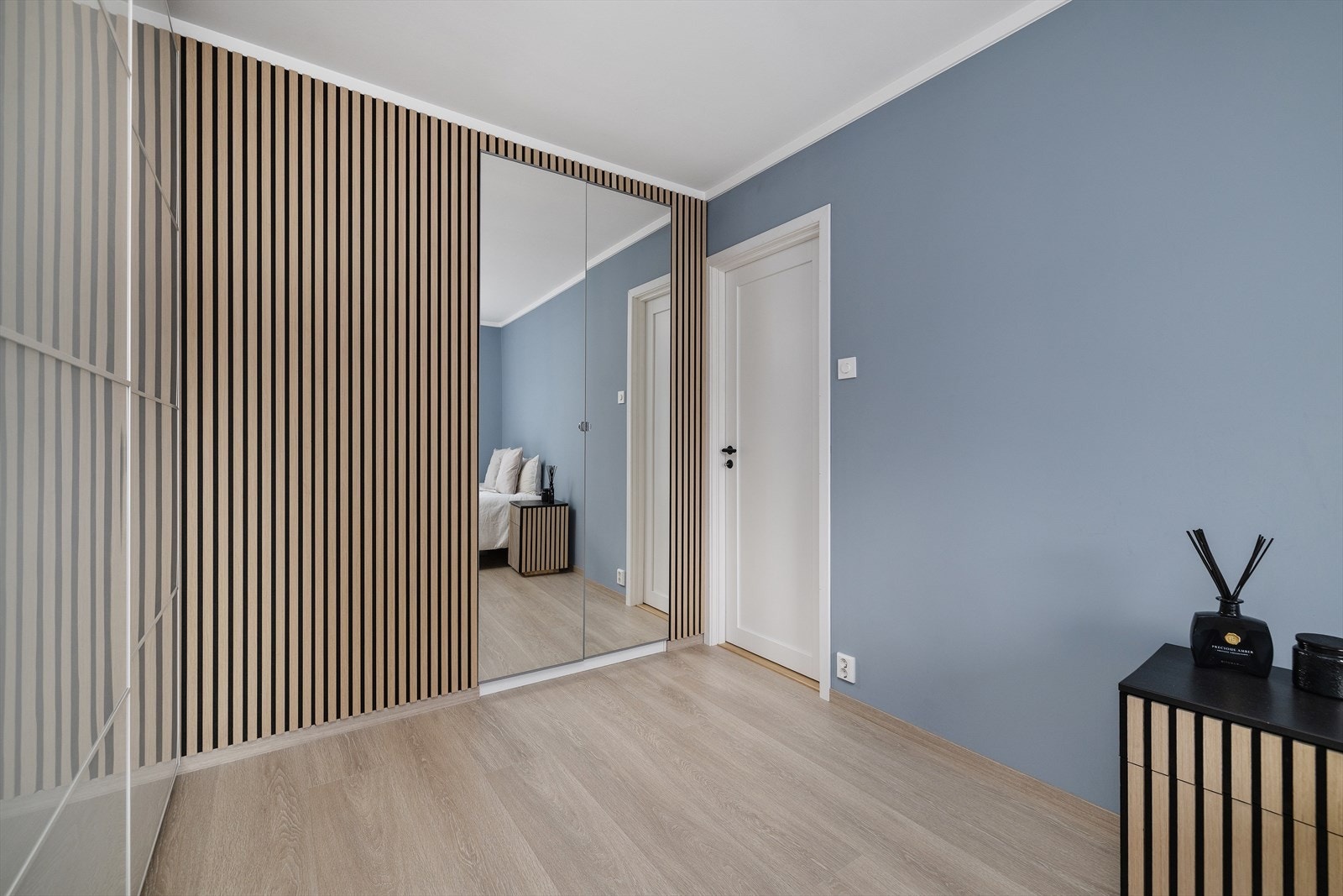 Soverommet har god plass til dobbeltseng og er innreding. Galleribilde