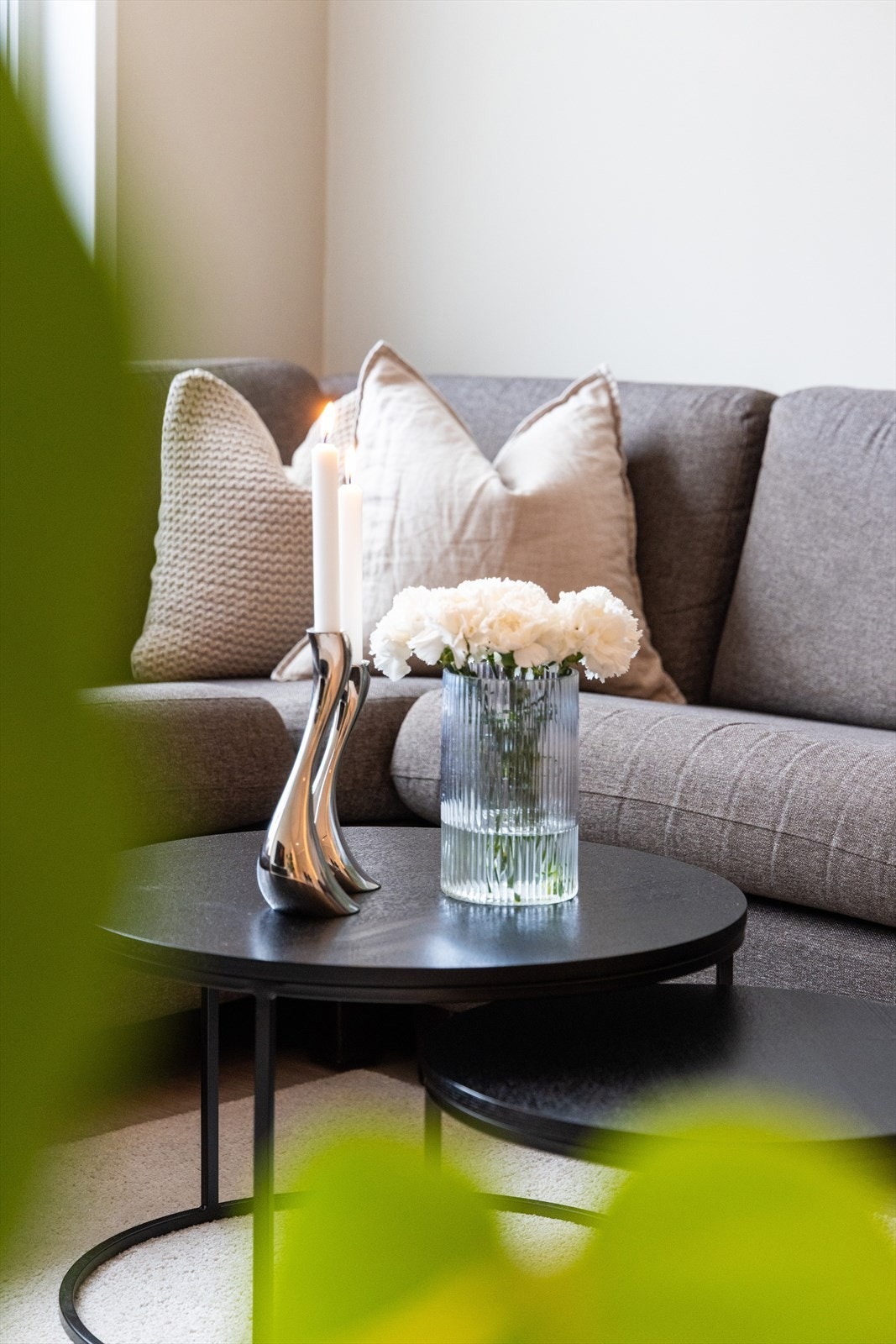 Detaljene er gjennomførte, med en lys og nøytral fargepalett som gir et godt utgangspunkt for personlig stil. Galleribilde