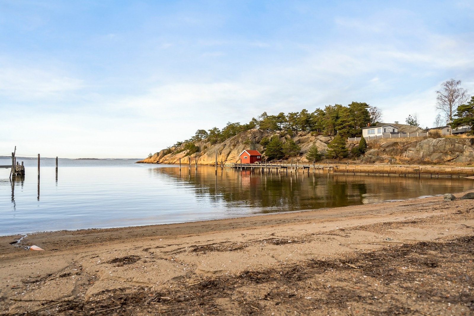 Badestrand like ved parkeringen Galleribilde