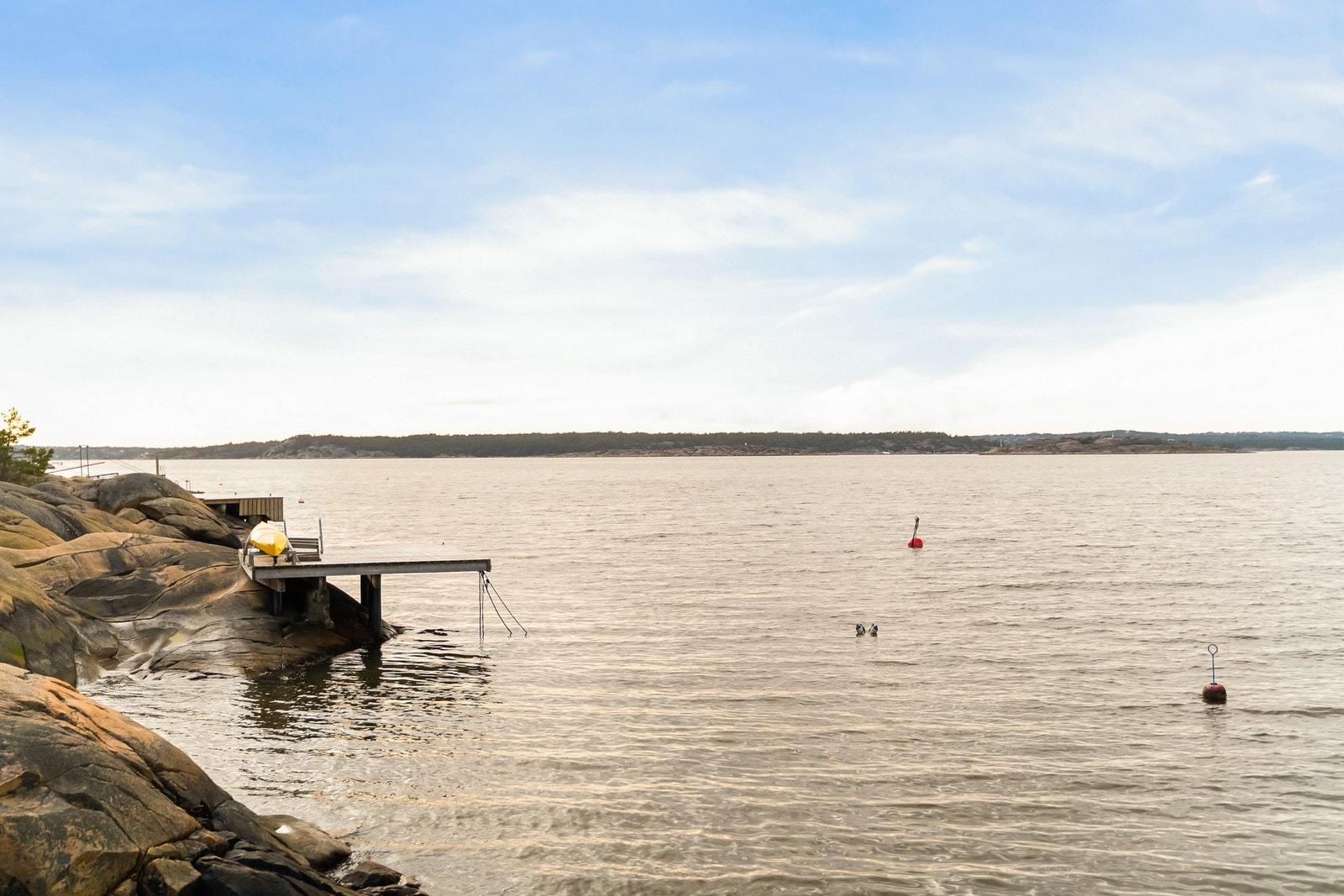 Privat brygge. Én av de to gjestebryggene ligger like bortenfor den private bryggen Galleribilde