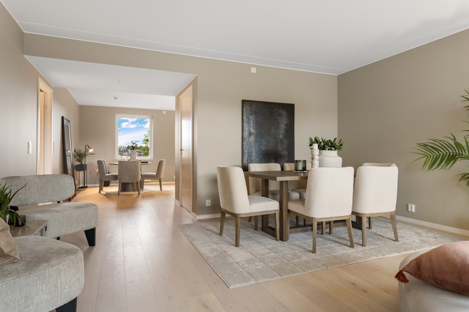 Spisestuen. (Bilder fra tilsvarende leilighet) Galleribilde