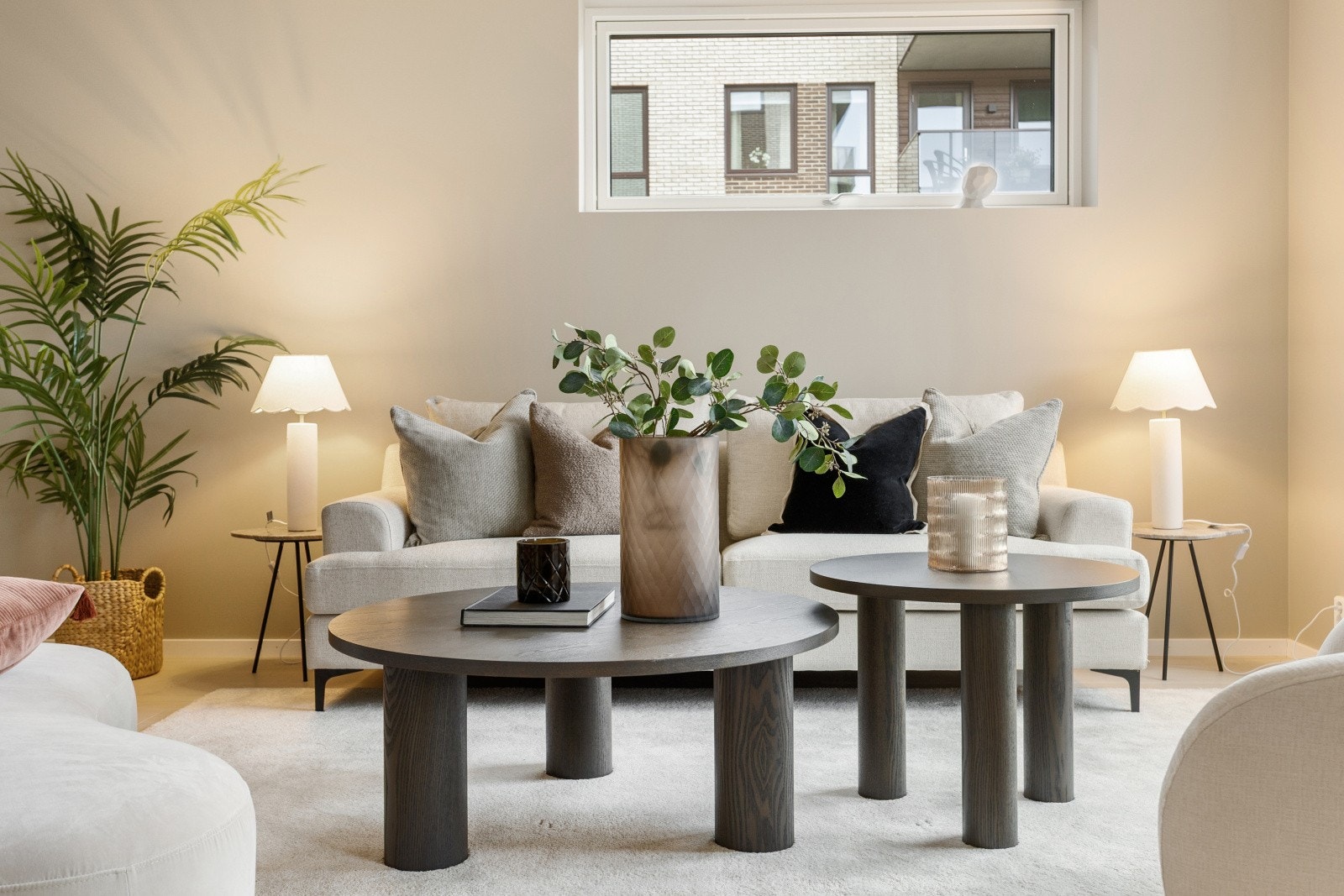 Leiligheten har lysinnslipp fra 3 sider. (Bilder fra tilsvarende leilighet) Galleribilde