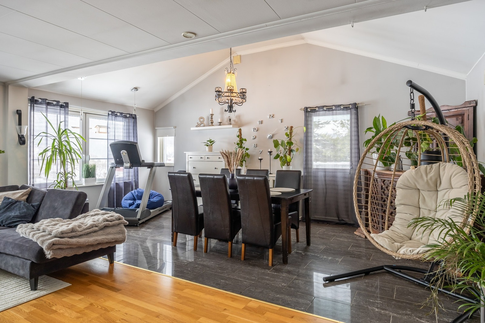 Åpen stue- og spiseplass Galleribilde