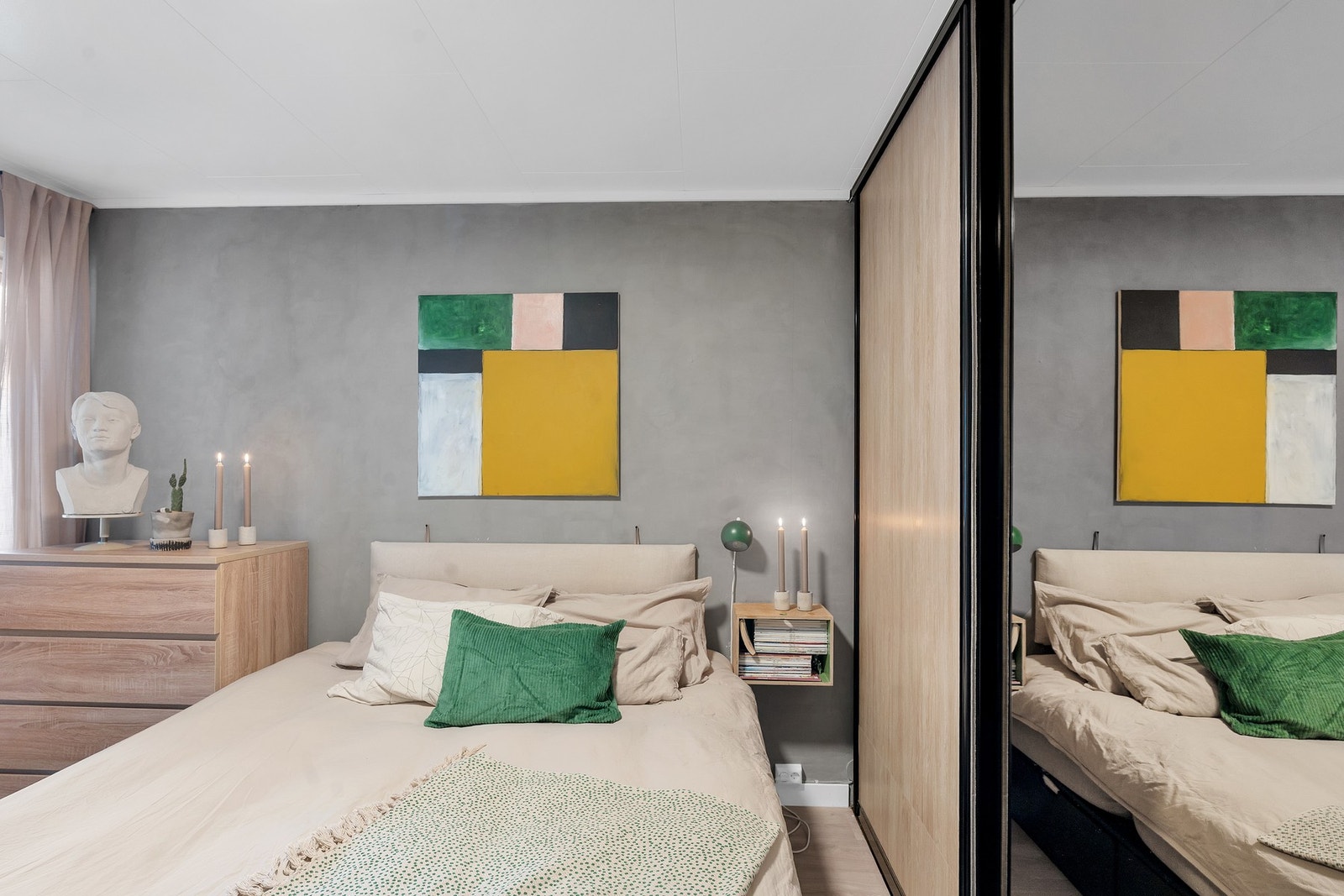 God skapplass, med skyvedører. Galleribilde