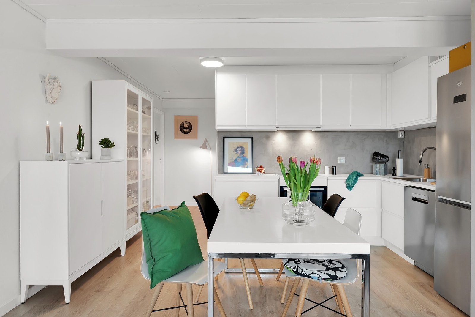 God plass til spisegruppe. Galleribilde