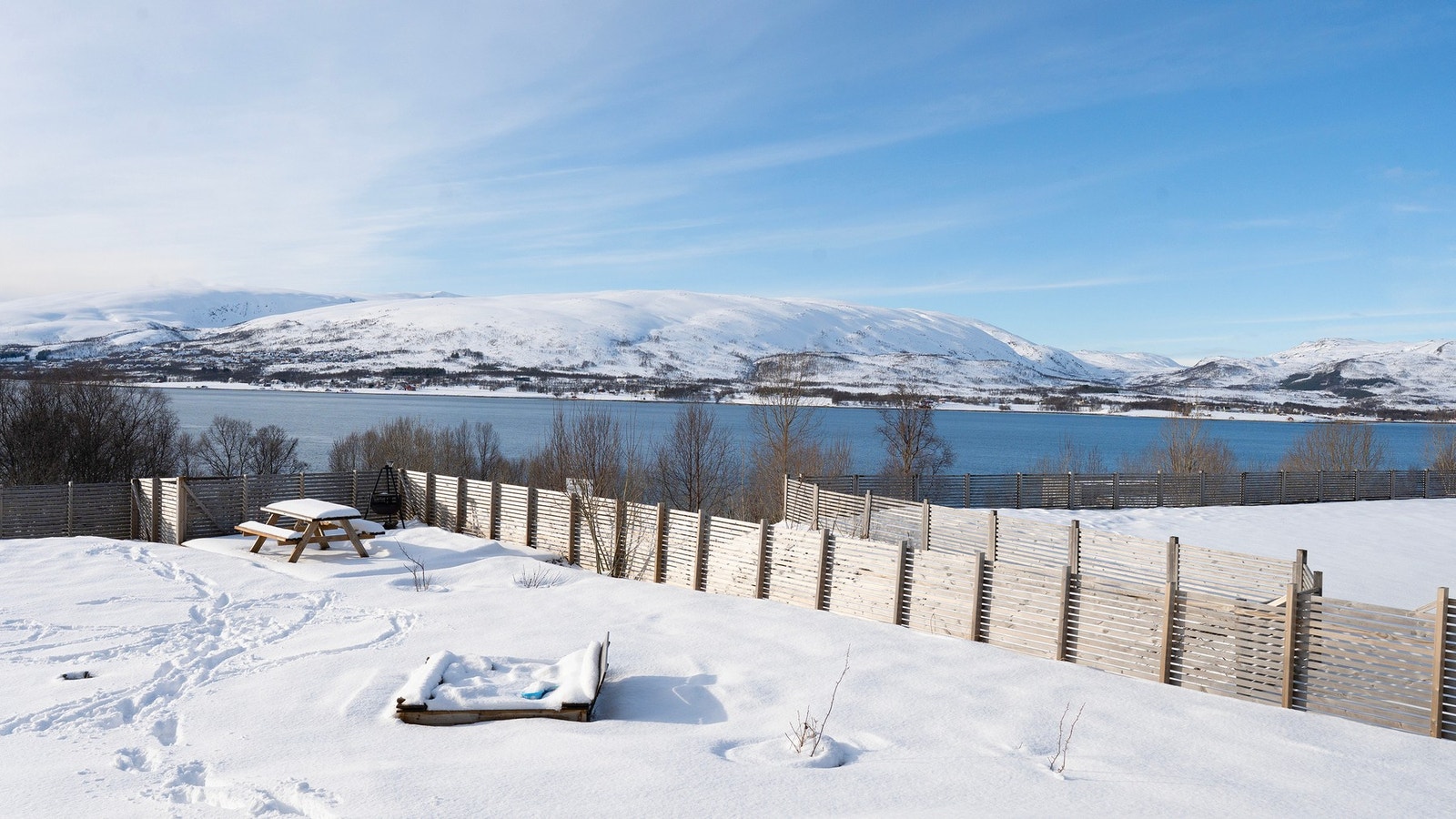 Utsikt fra terassen mot sør og vest. Galleribilde