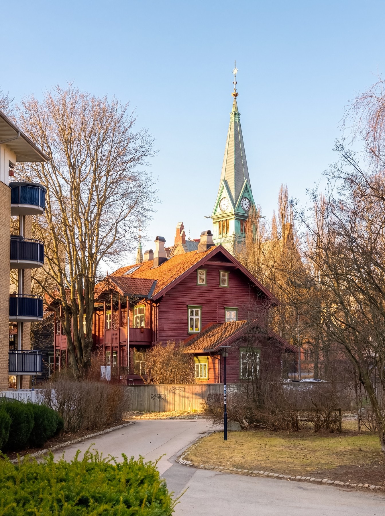 Her har man alt man trenger i umiddelbar nærhet, og resten av byen nås enkelt til fots eller via bussruter fra sjarmerende Sagene kirke. Galleribilde