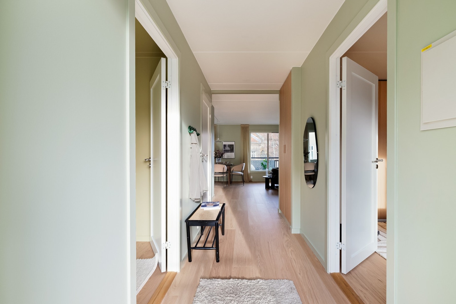 Fra gangen er det adkomst til de to soverommene og badet. Galleribilde