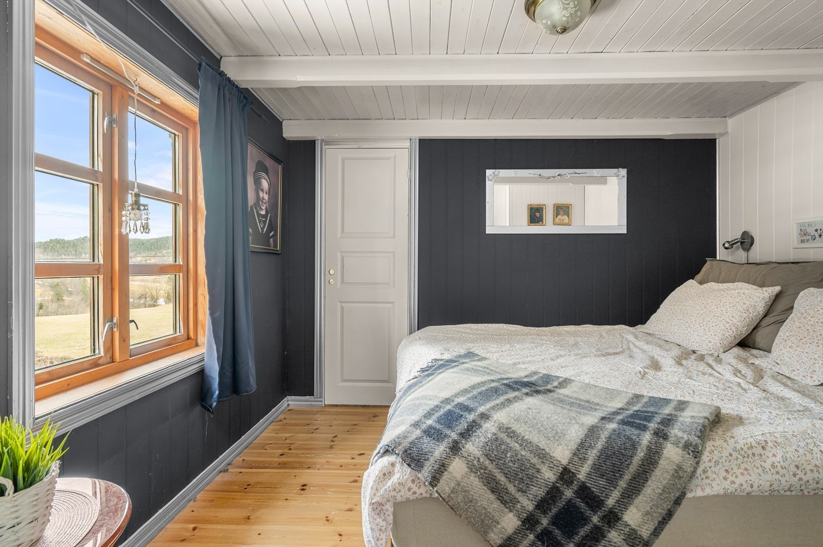 Soverom på 8 kvm, med tilhørende walk-in closet. Galleribilde