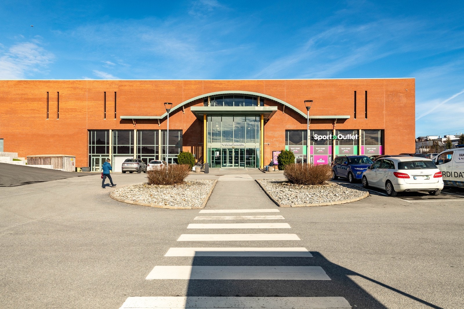 Nærliggende kjøpesenter tilbyr et variert utvalg av butikker og tjenester. Galleribilde