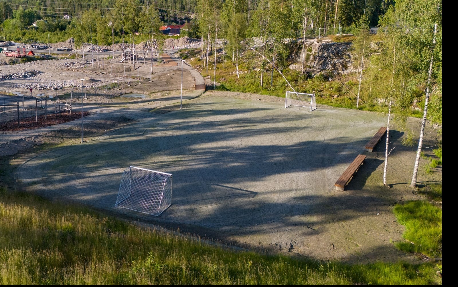 Det er etablert en ballbinge i trygge omgivelser og gangavstand til tomta. Galleribilde