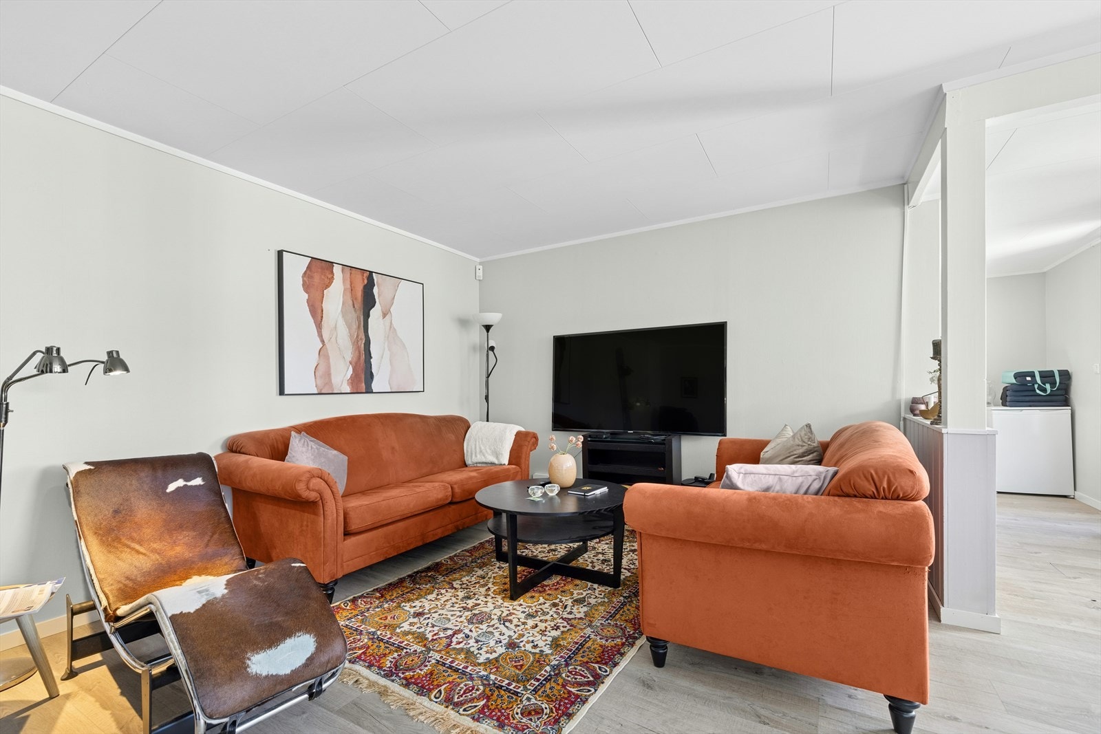 Stue med fin plass til sofagruppe. Galleribilde