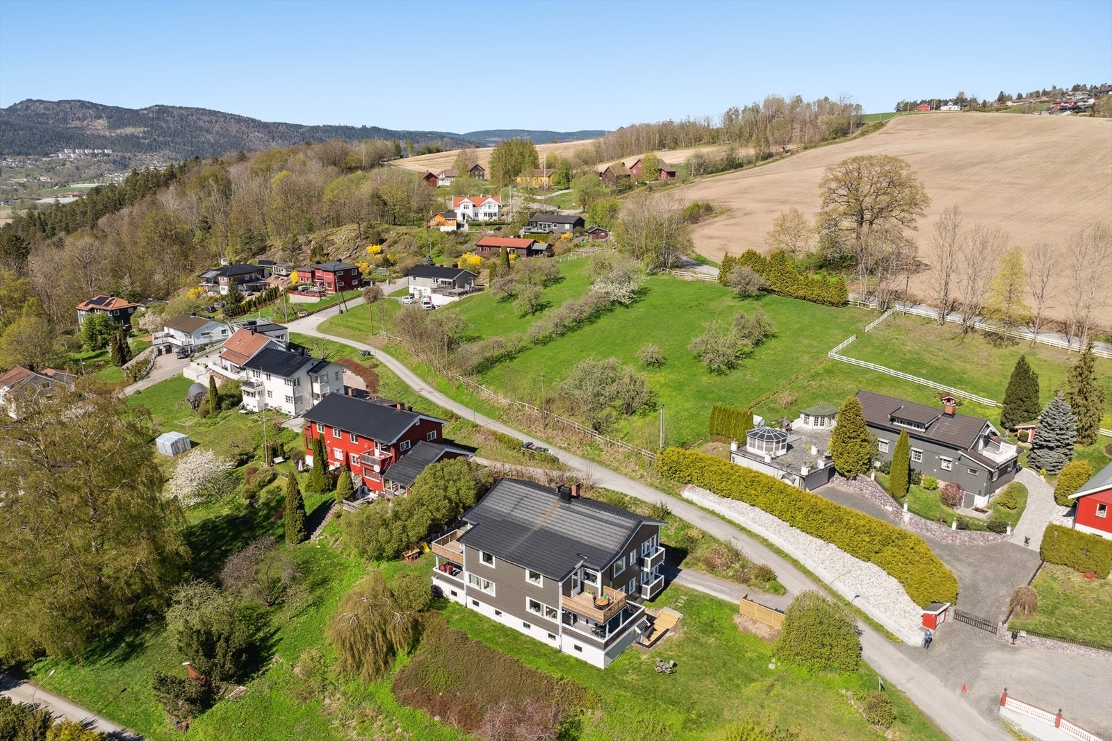 Bygningen består av 4 separate leiligheter. Galleribilde