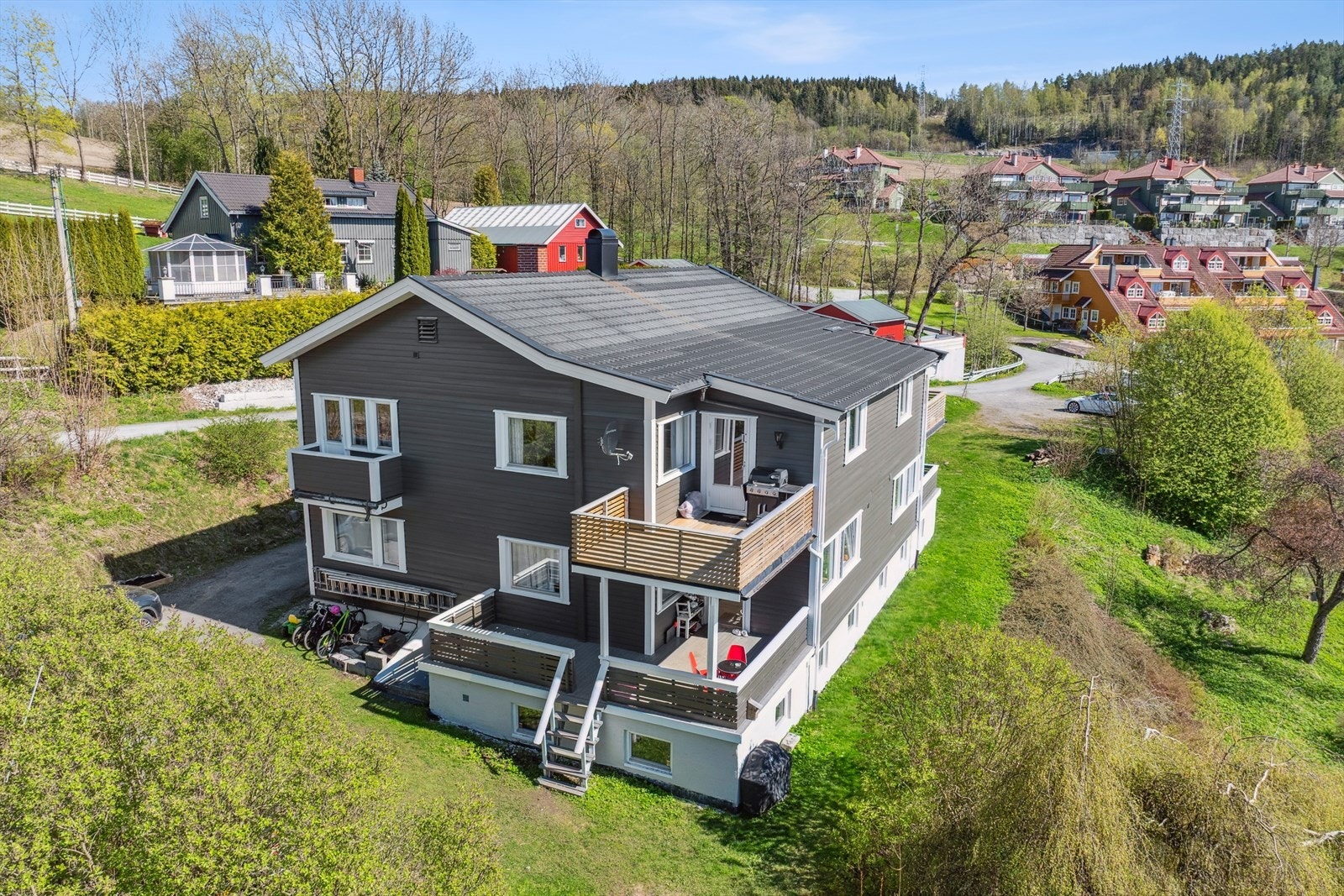 4-mannsbolig med sentral beliggenhet like utenfor Lierbyen. Galleribilde