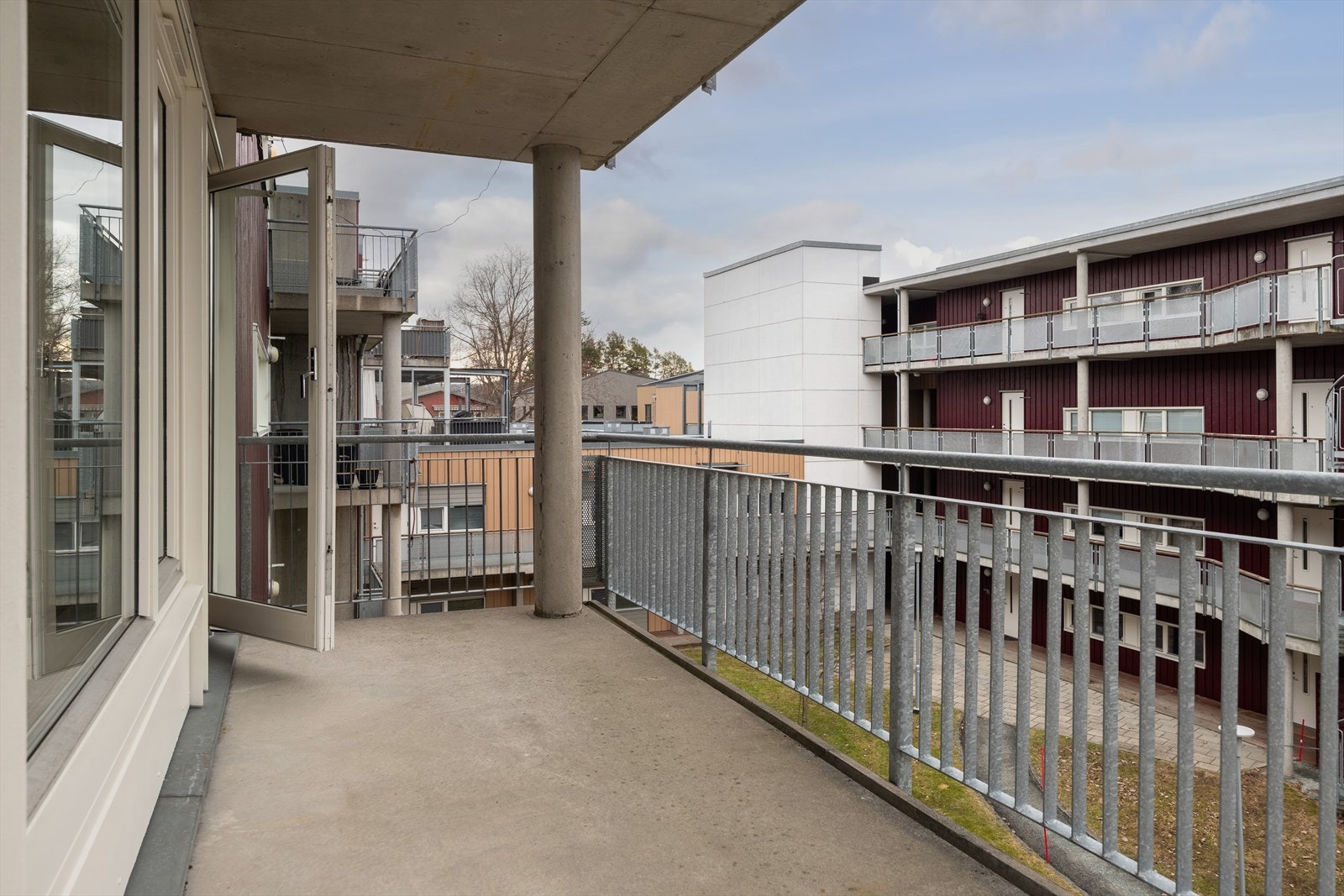 Den attraktive beliggenheten på Lade gir umiddelbar nærhet til alt av servicefasiliteter med blant annet, dagligvarer, kjøpesenter, treningssenter og kollektivtransport Galleribilde