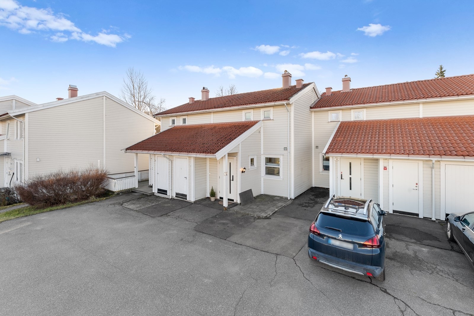 Velkommen til Elises Vei 12 - Lyst og innbydende rekkehus i det populære og veletablerte Krokenskogen-området. Foto: Paul Thürmer. Galleribilde