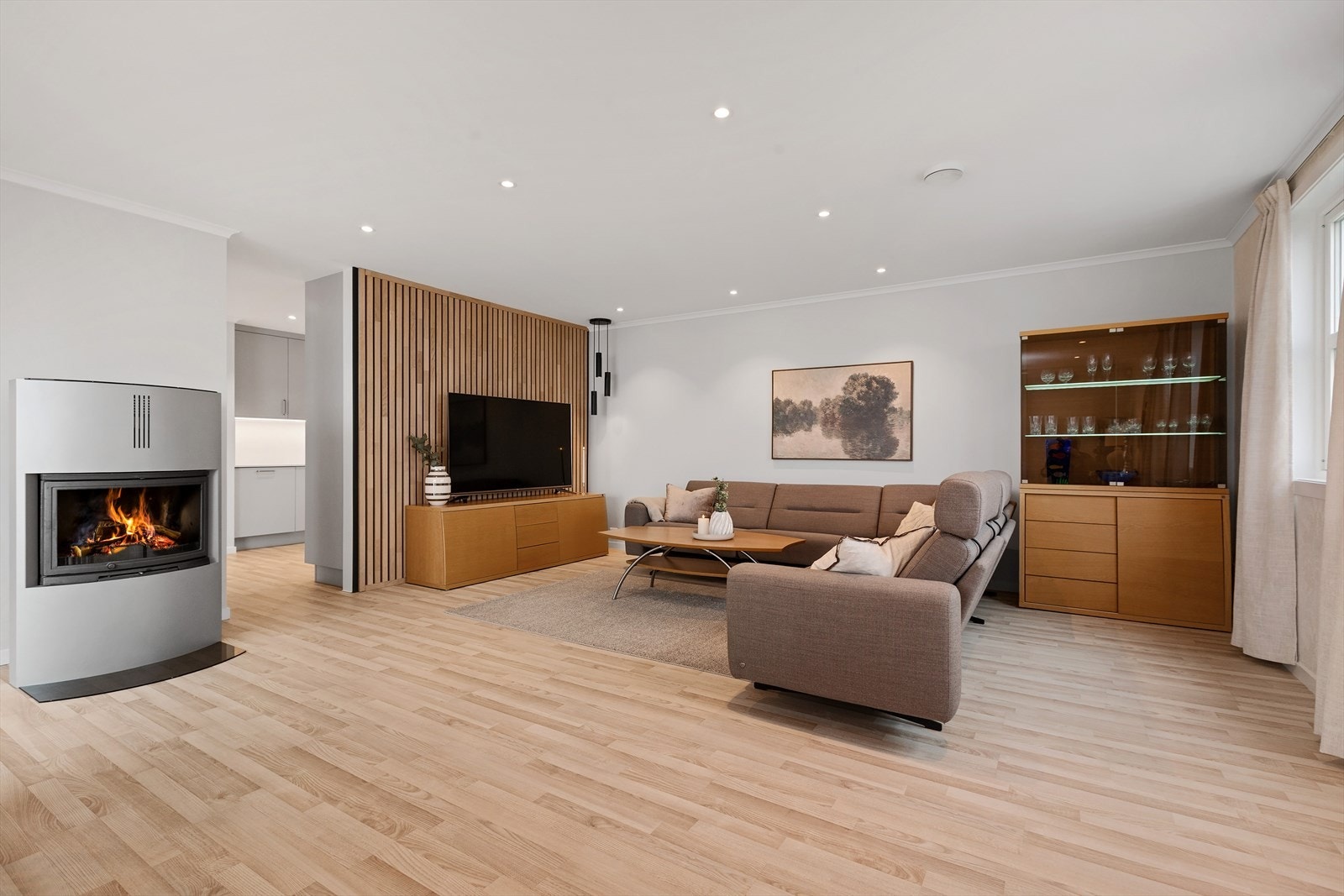 Lys og innbydende stue. Galleribilde