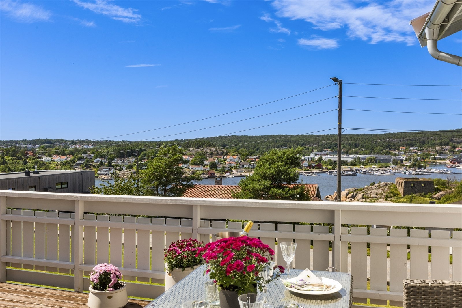 Flott utsikt mot Vesterelven, Huth Fort og Gressviklandet. Galleribilde