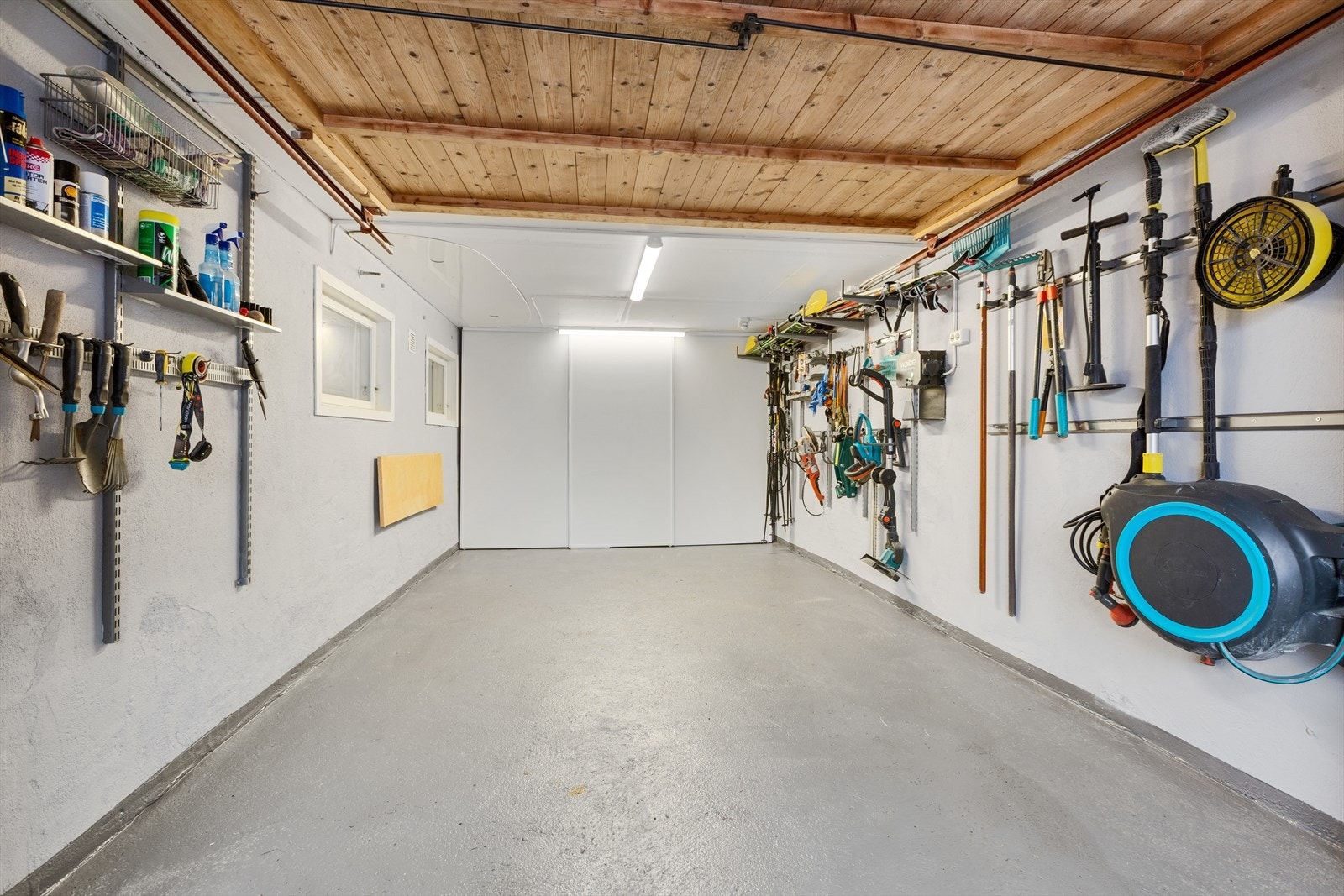 Garasje i kjeller. Galleribilde