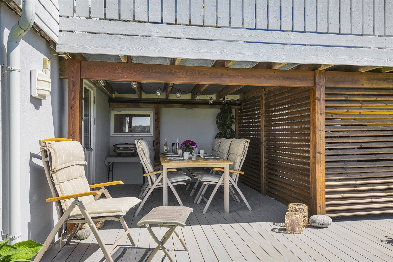 Flere fine uteplasser hvor solen kan nytes. Galleribilde