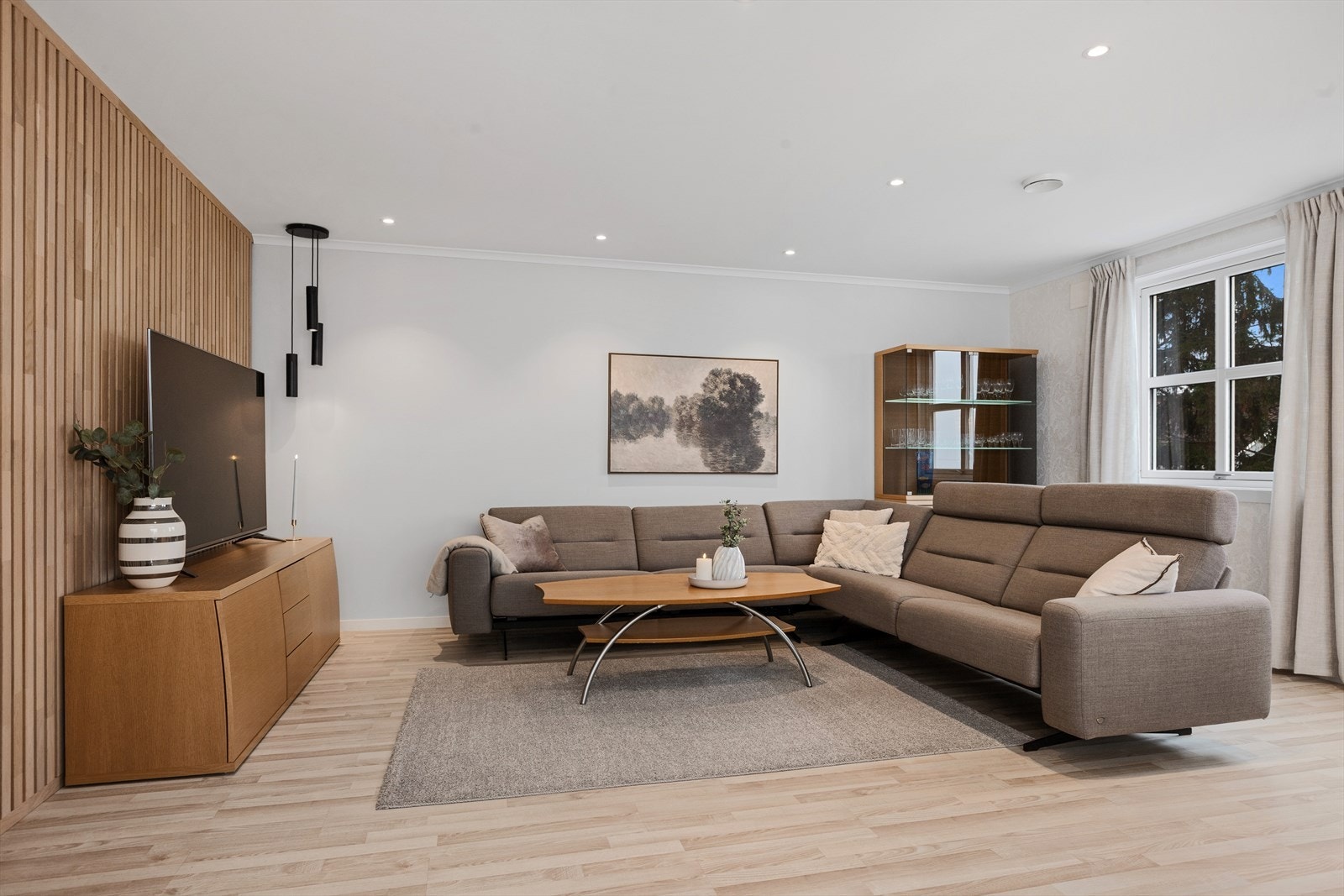 Vannbåren varme i gulv som gir en behagelig temperatur. Galleribilde