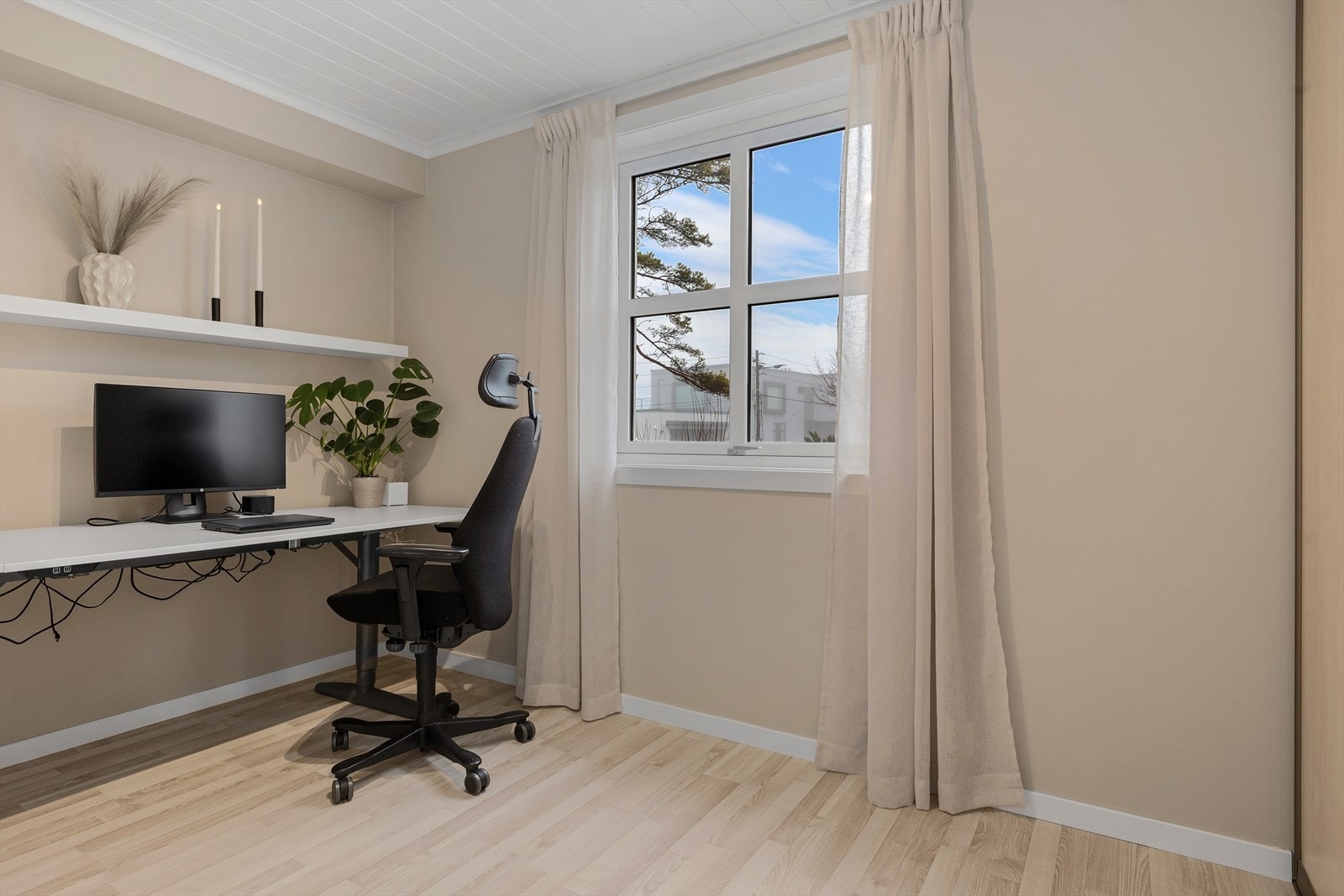 Soverom 2 i 1. etasje blir i dag brukt som kontor. Galleribilde