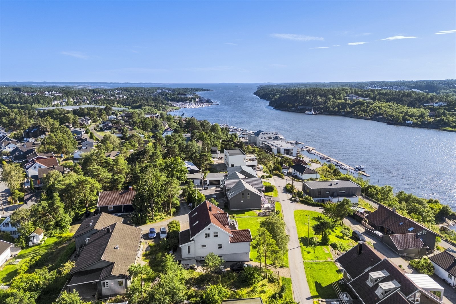 Det er kort avstand til båthavn og Vesterelva. Galleribilde