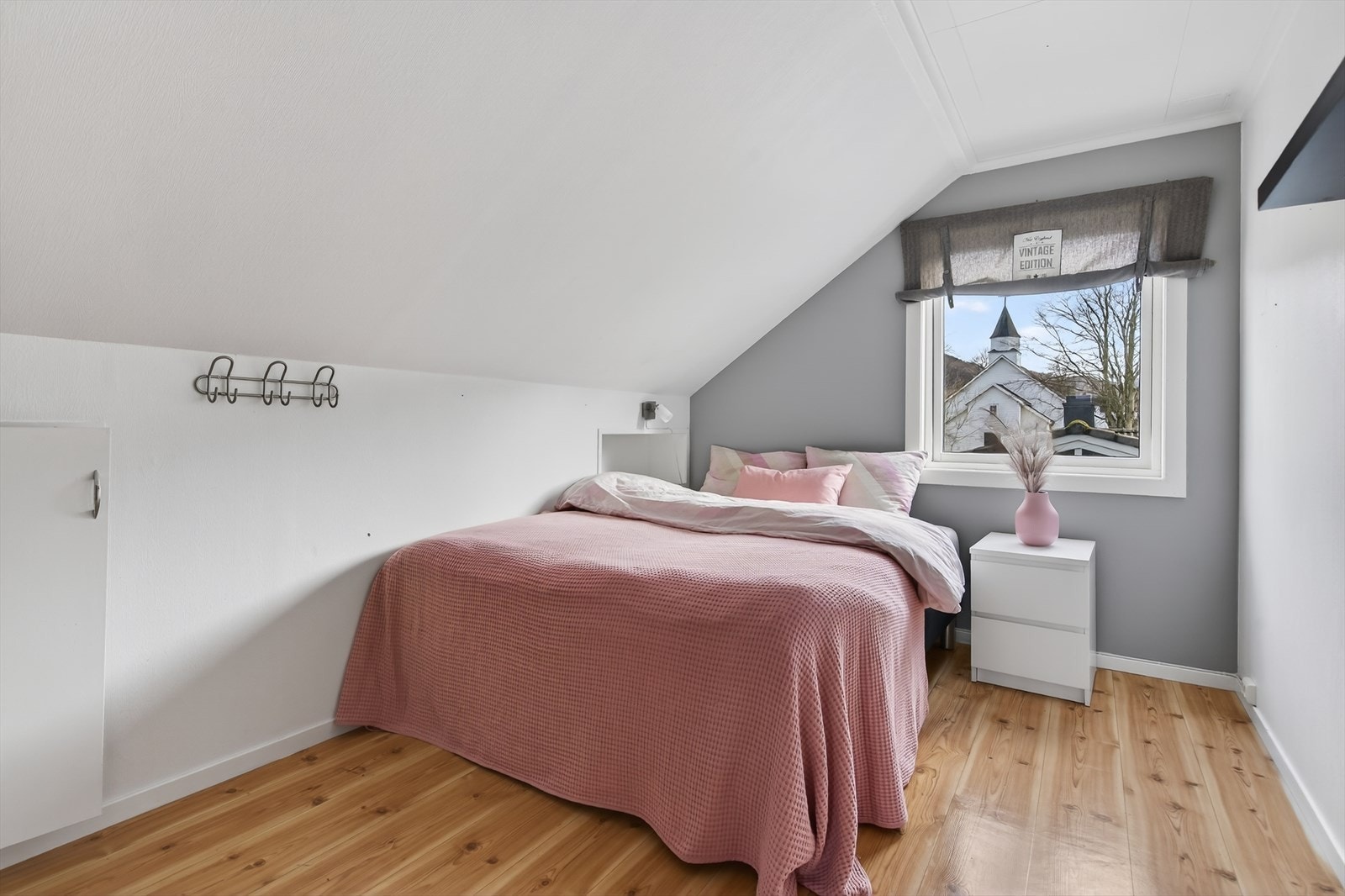 Soverom loftsetasje Galleribilde