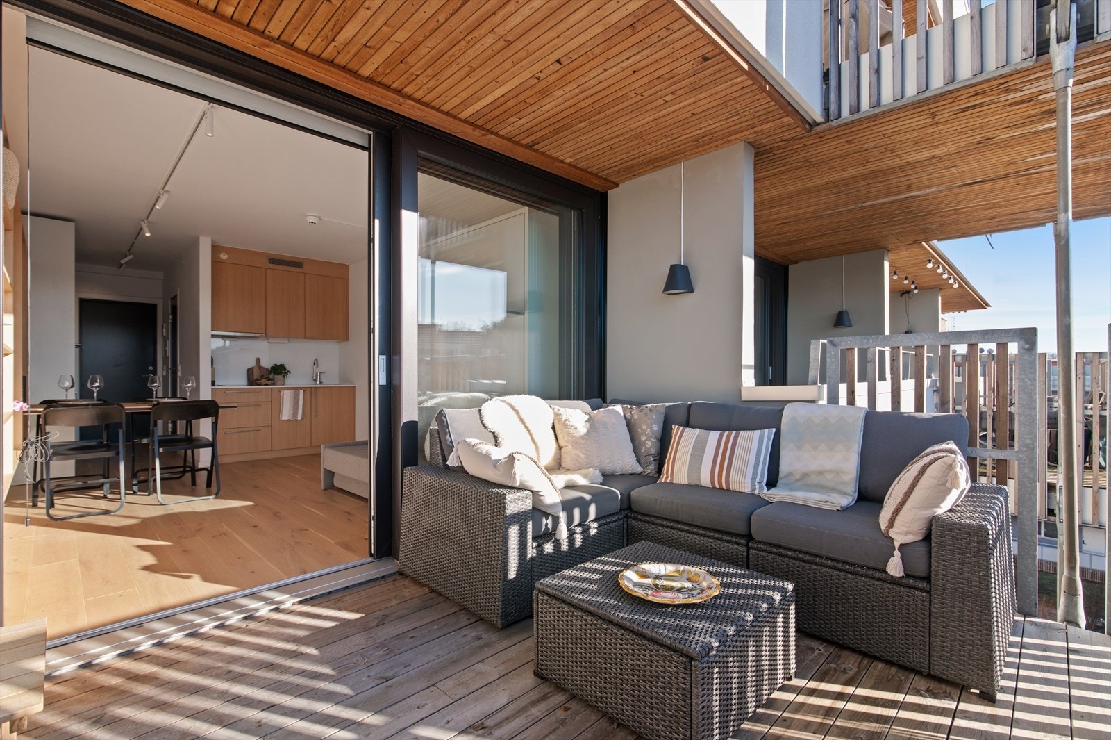 På sommeren blir balkongen som en forlenget del av leiligheten Galleribilde