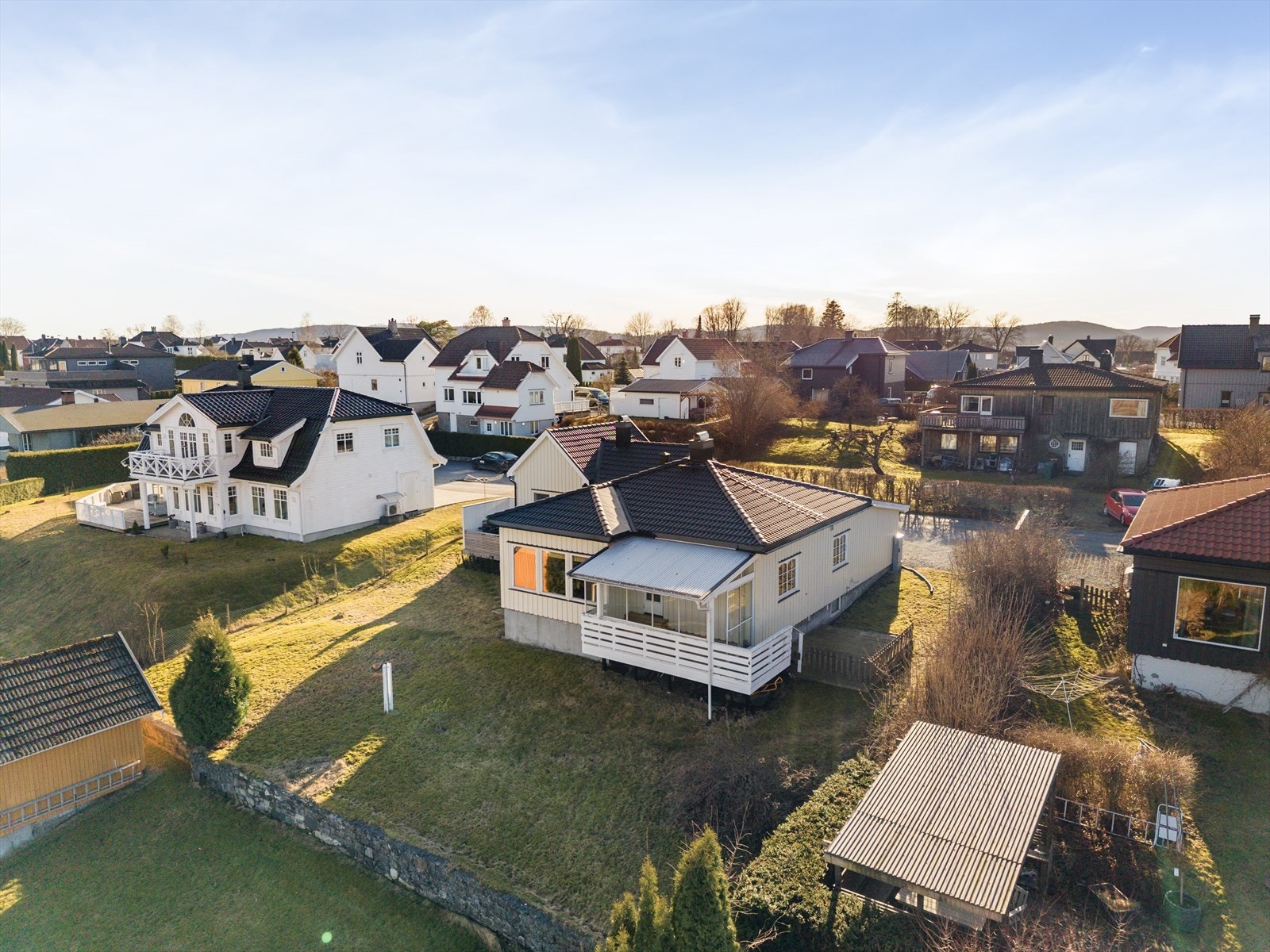 Det er kort gange til skoler, barnehager og Kiwi på Frogner. Fine tur og rekreasjonsområder i nærheten. Galleribilde