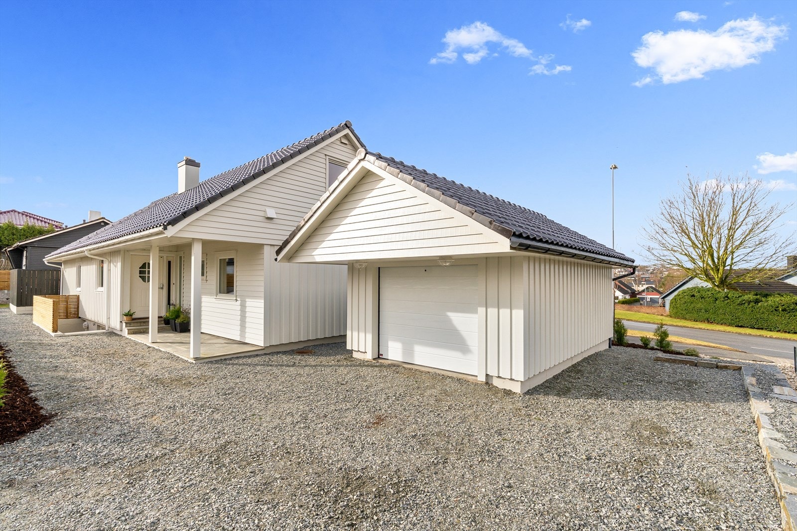 Oppgradert og modernisert enebolig med garasje Galleribilde