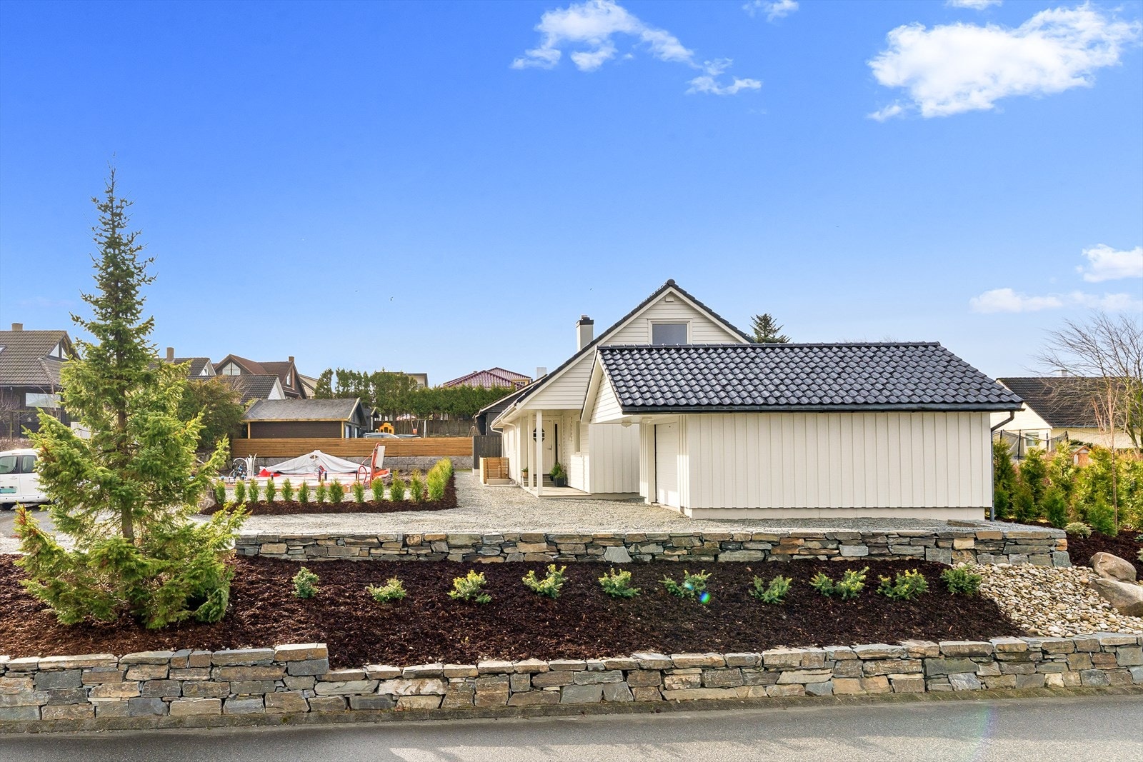 Kjelvene 1 har en ypperlig beliggenhet i etablert boligområde på Klepp Galleribilde