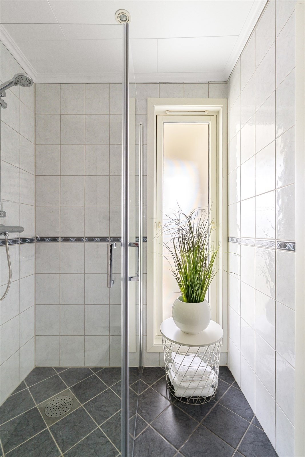 Vindu på bad - skjermet for innsyn. Galleribilde