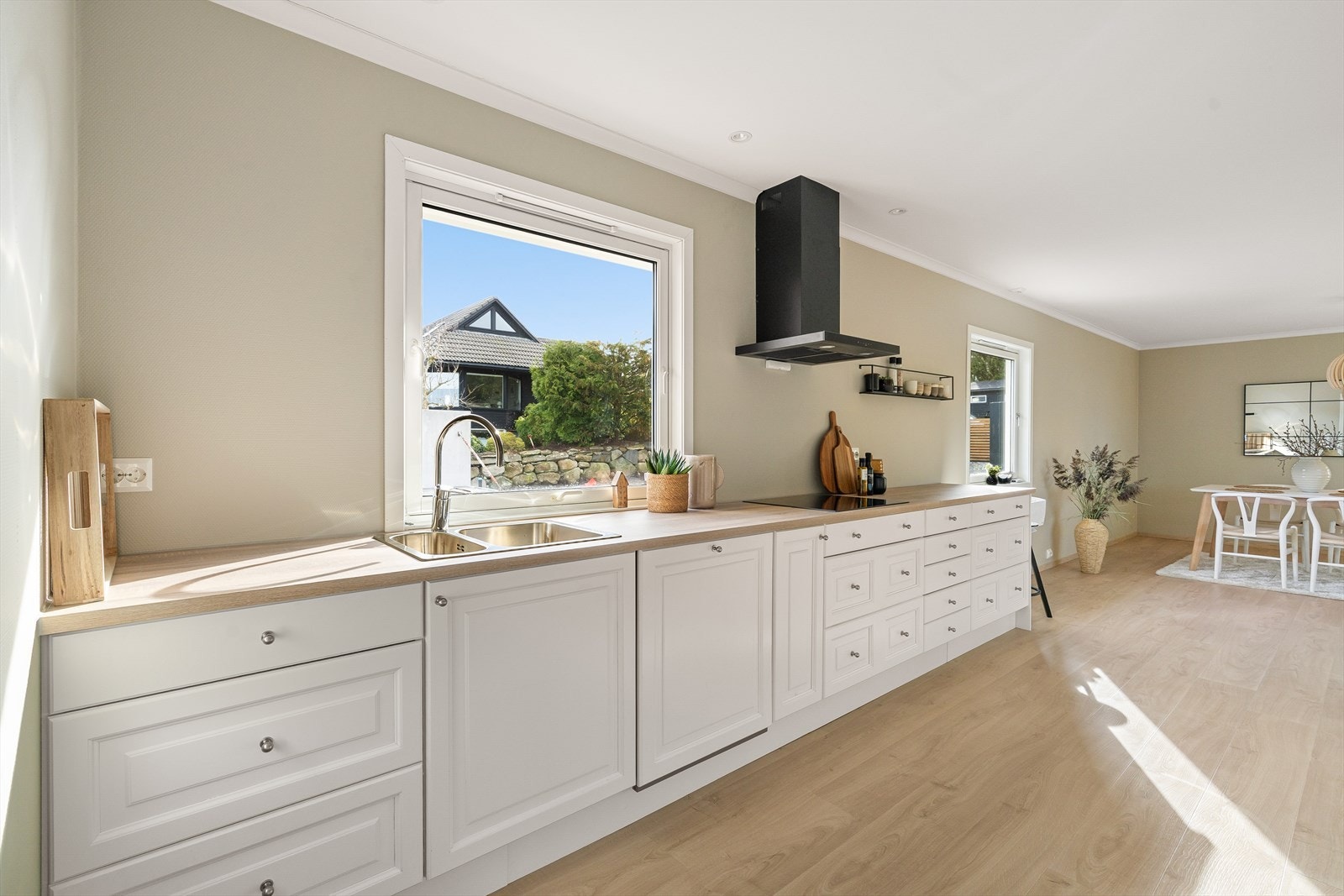 Herlig lysinnslipp på kjøkken Galleribilde