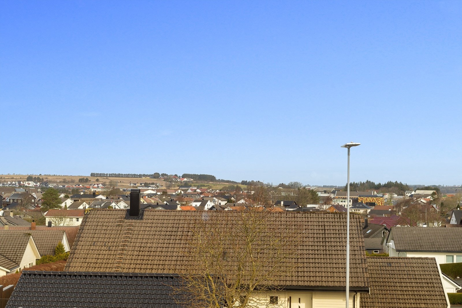 Utsikt fra takvindu på loft Galleribilde