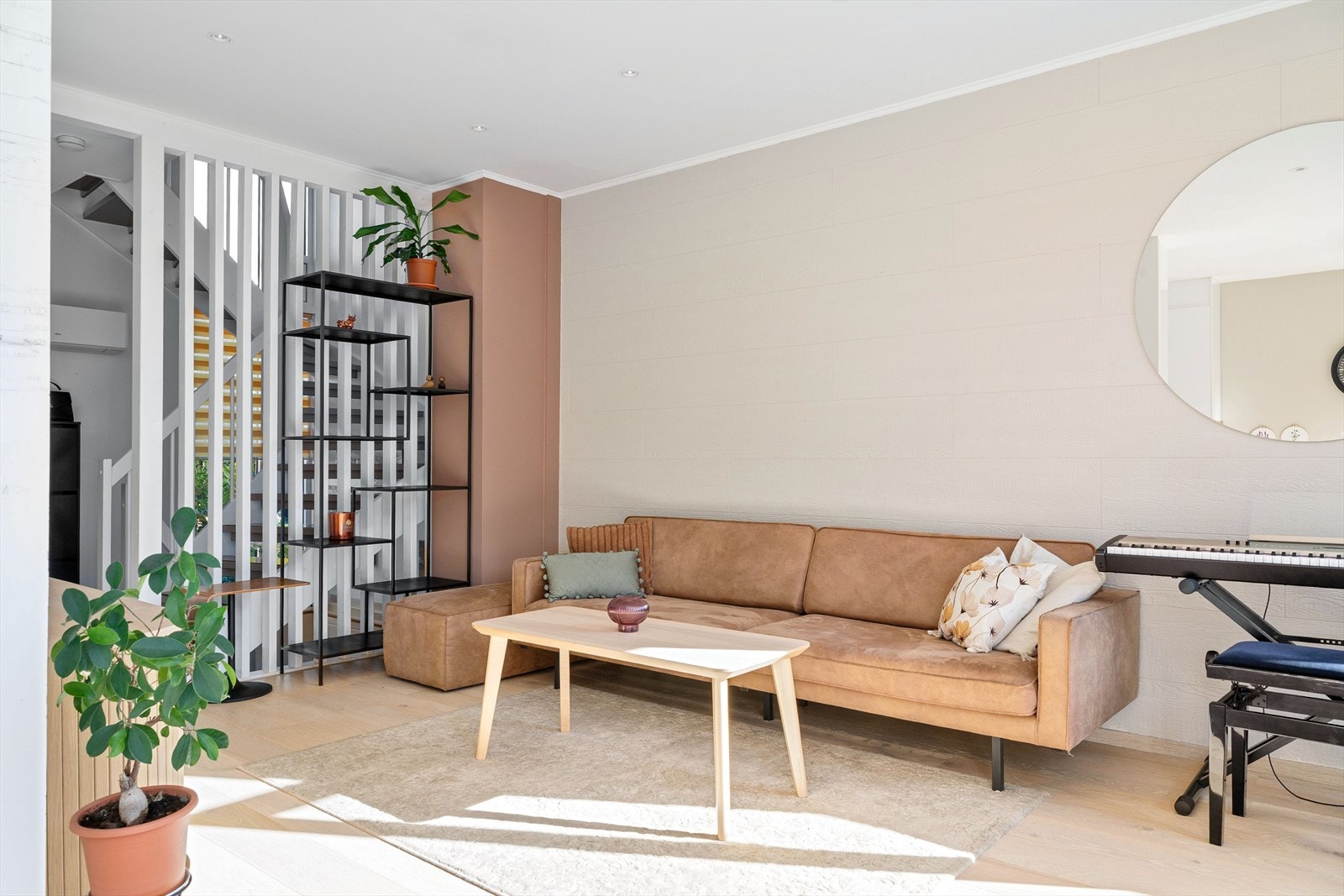 Her er det god plass til å møblere både spisegruppe og sofagruppe. Galleribilde