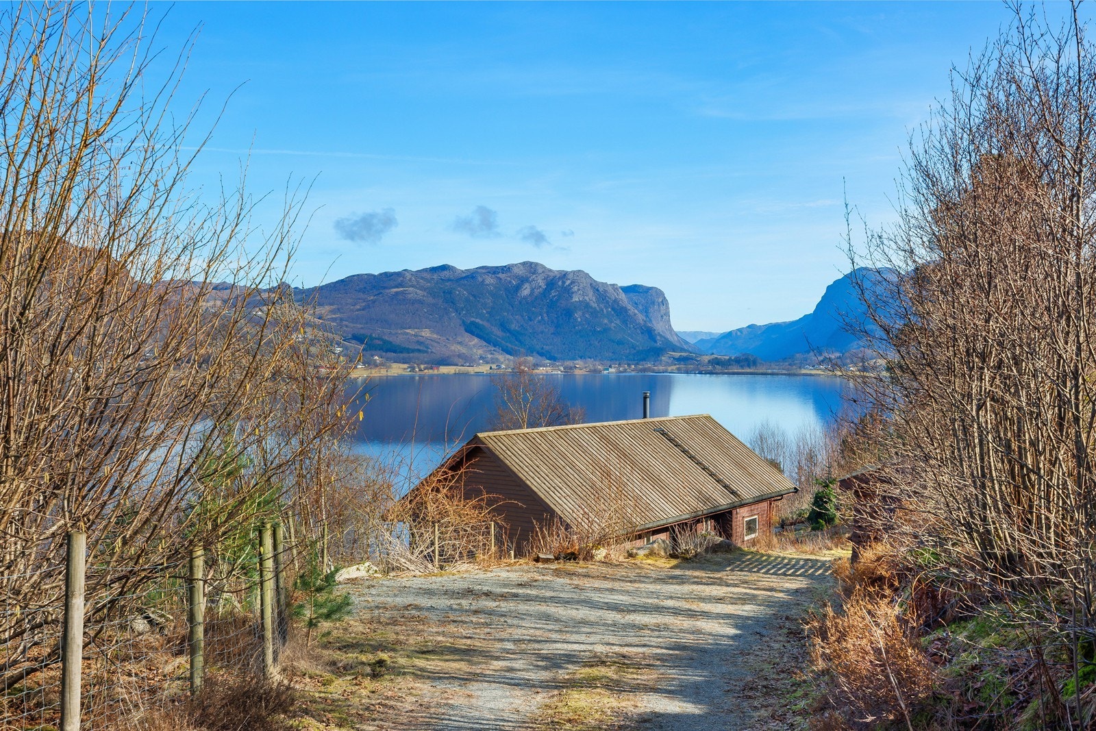 Reisetid fra Stavanger er ca 30 min, noe som gjør det enkelt å f.eks pendle til jobb om ønskelig. Galleribilde