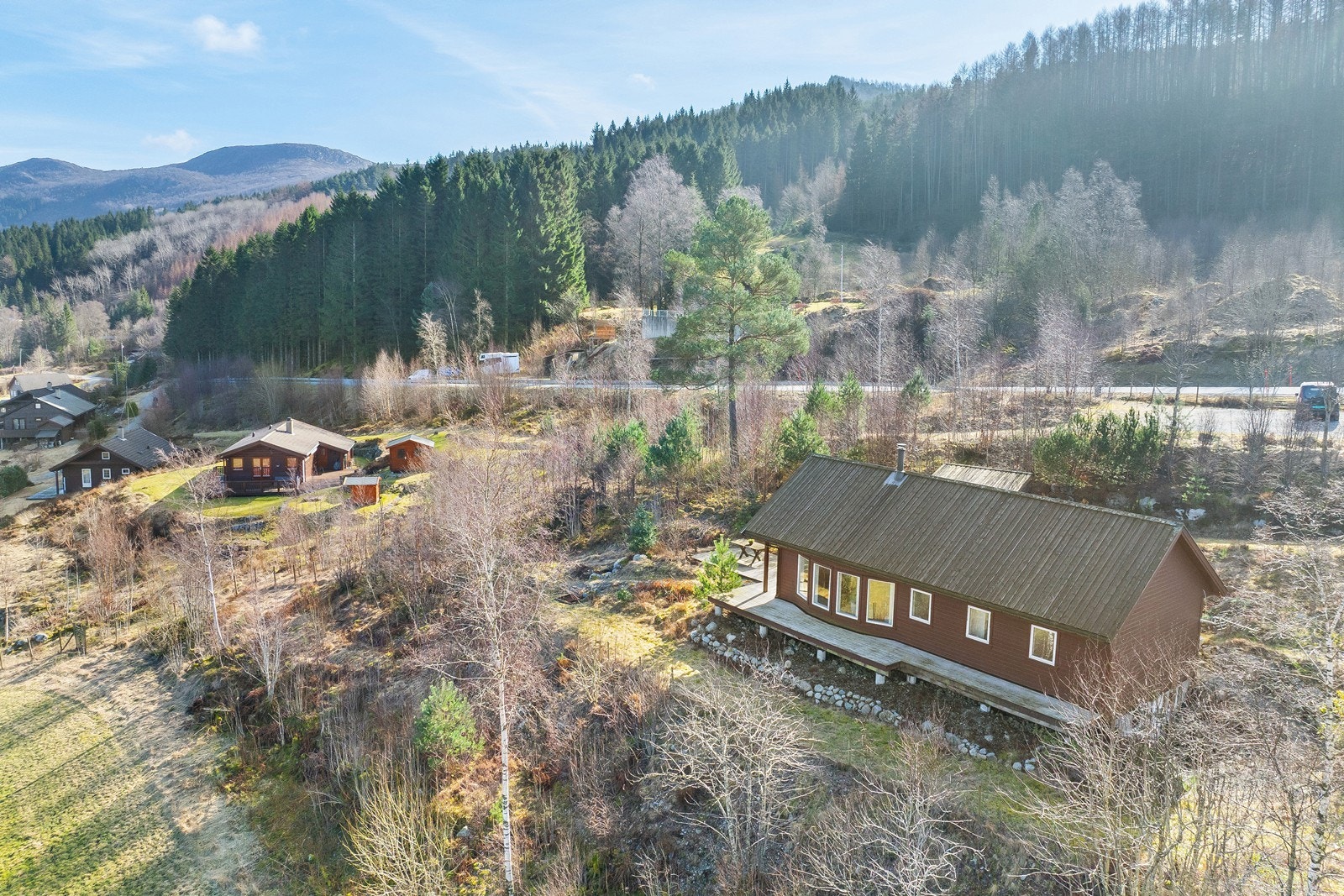 Tjøstheimslia har flere hytter med et trivelig miljø Galleribilde