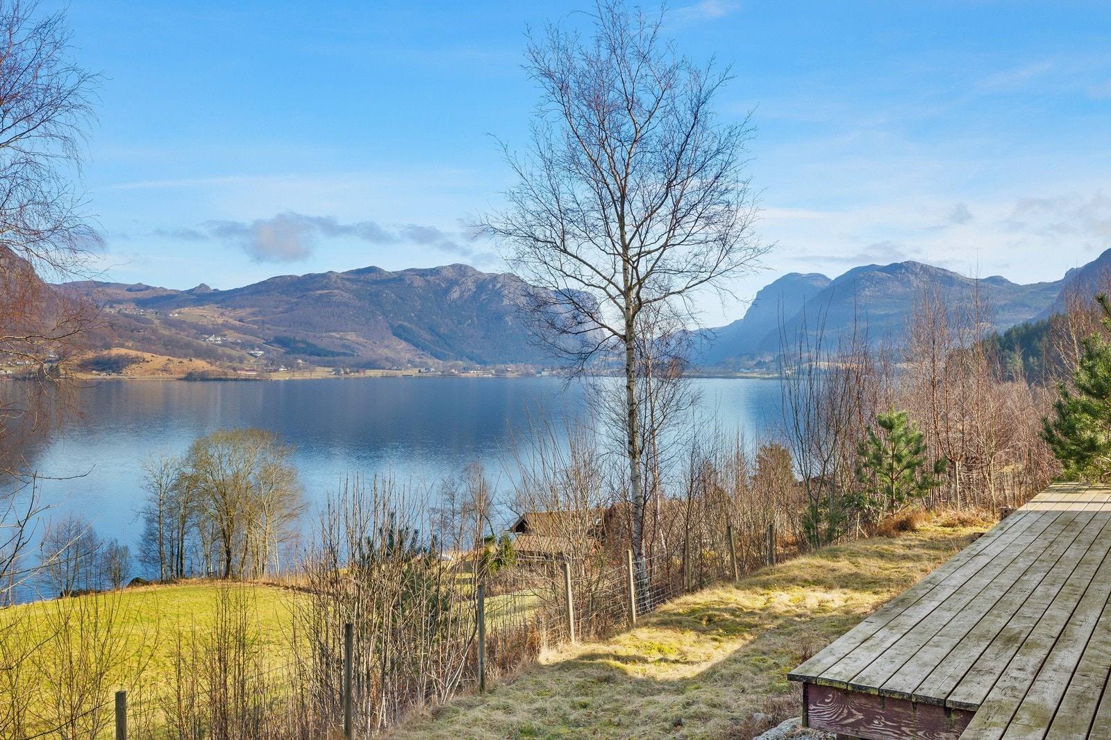 Her har man landlige og luftige omgivelser med storslått natur Galleribilde
