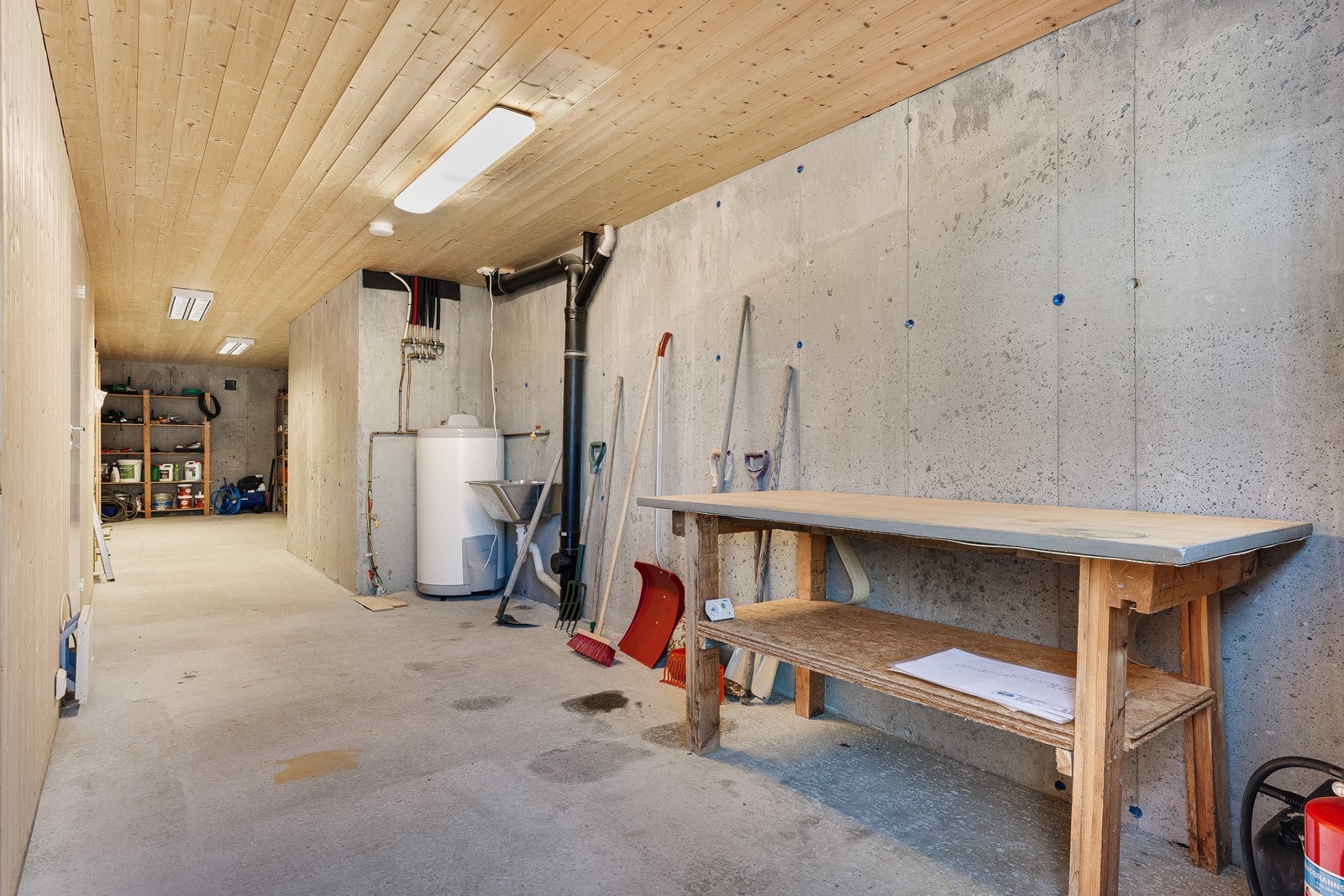 Kjelleren har god takhøyde og er meget funksjonell til allsidig bruk Galleribilde